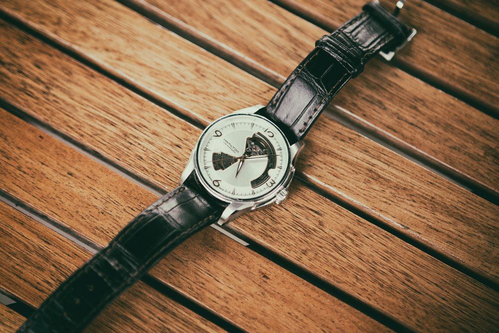 Ways To Pair Watches With Your Outfit